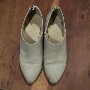 C L Laundry heeled booties with zipper